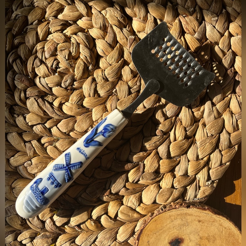 Delft Blue Holland Cheese Grater